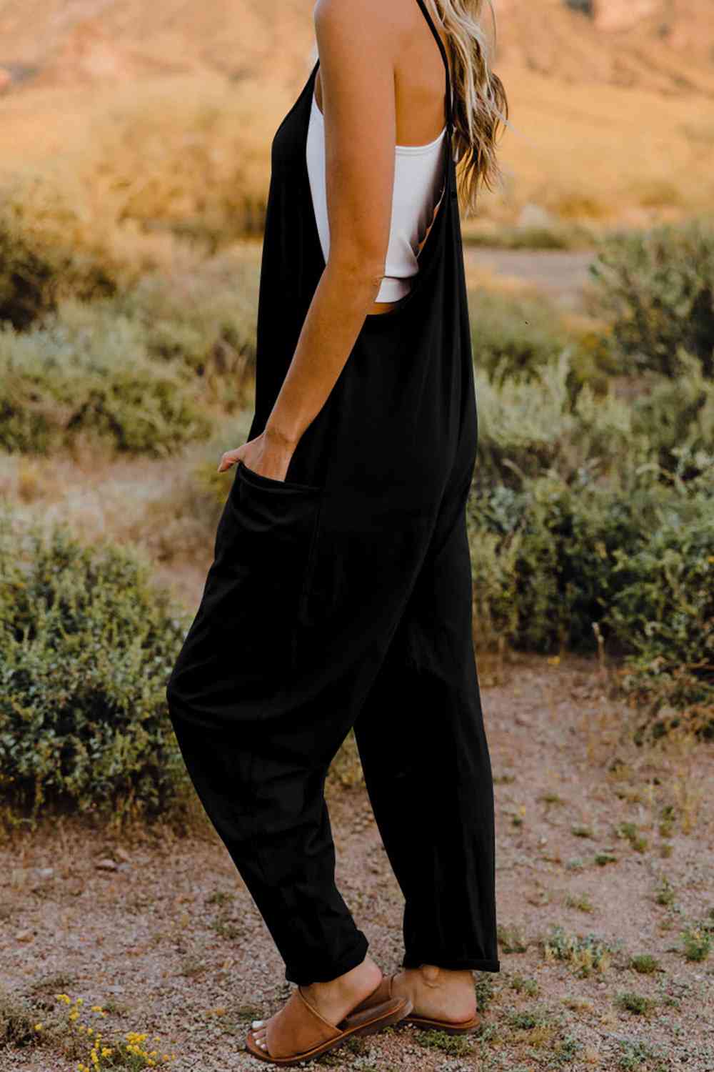 Best Selling V-Neck Sleeveless Jumpsuit with Pocket